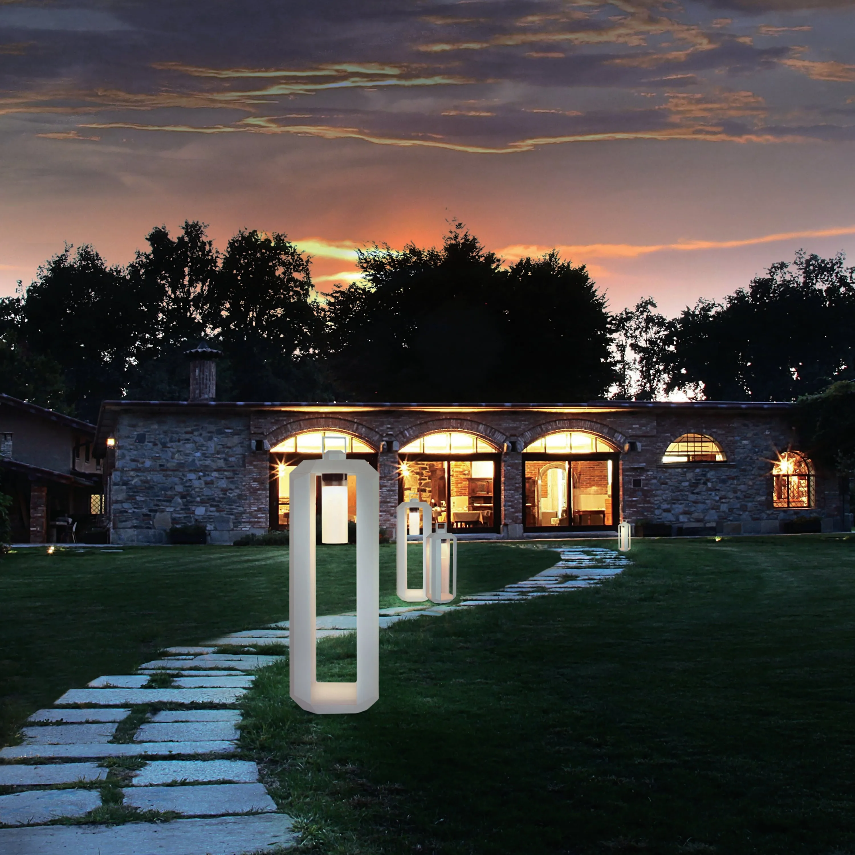 Cube Outdoor Battery Floor Lamp