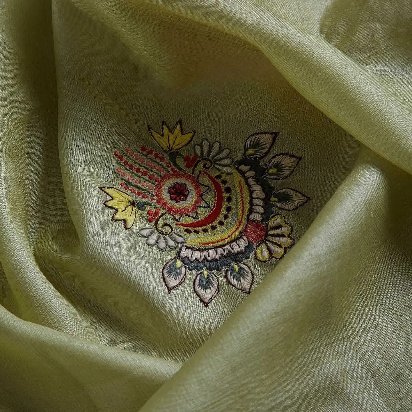 Green Saree in Organza With Resham and Embroidery Work