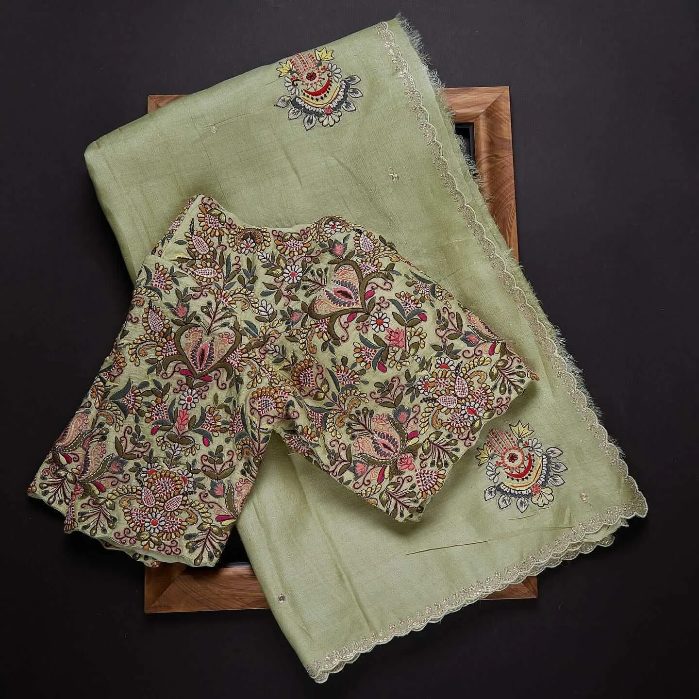 Green Saree in Organza With Resham and Embroidery Work